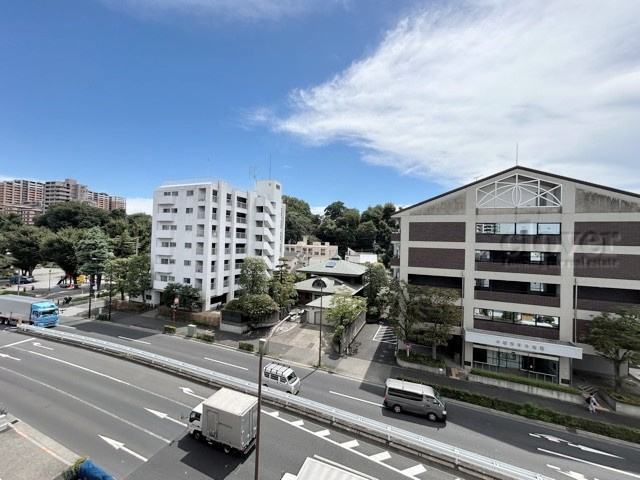 【展望】 | サンモール志村坂上 | 眼前に広がる空の雄大さと、このお部屋の自慢の一つである「眺望」をご覧ください。毎日、この景色を独り占めできる新生活に夢が広がります。～即日のご見学可能～　お問合せはお気軽にどうぞ。
