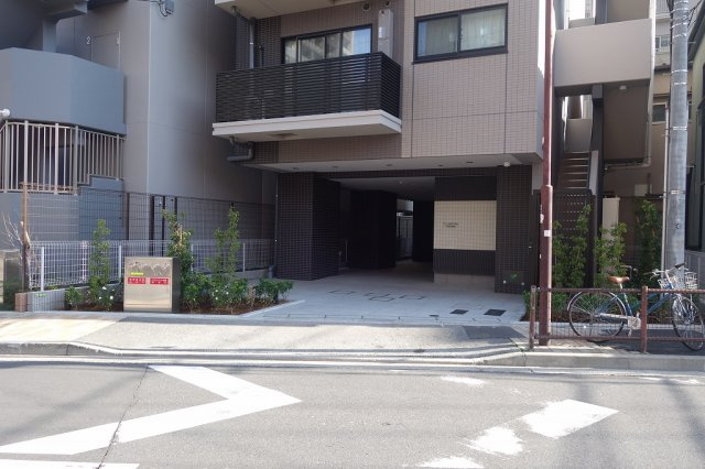 クラリティア西日暮里のエントランス