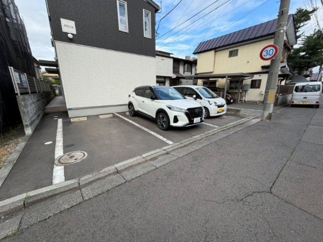 Alicia(アリシア)の駐車場
