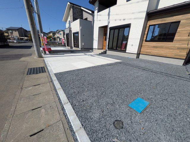 水戸市見川　3期　新築戸建て　2号棟の駐車場|駐車は4台可能です♪