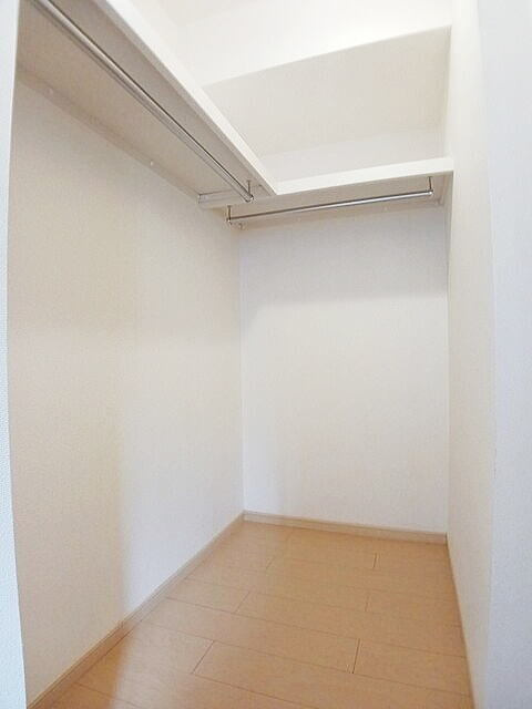 セトル与田の収納|ウォークインクローゼットなので収納豊富です☆