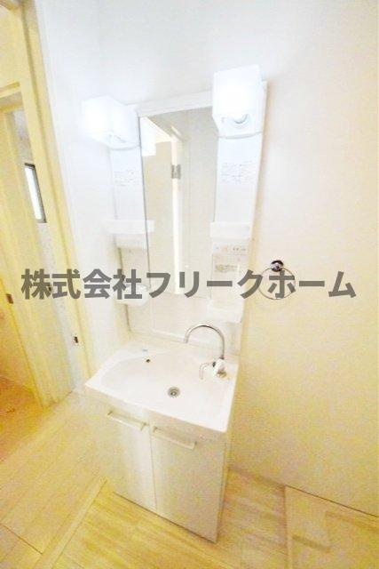 三鷹市下連雀４丁目のアパートの洗面所
