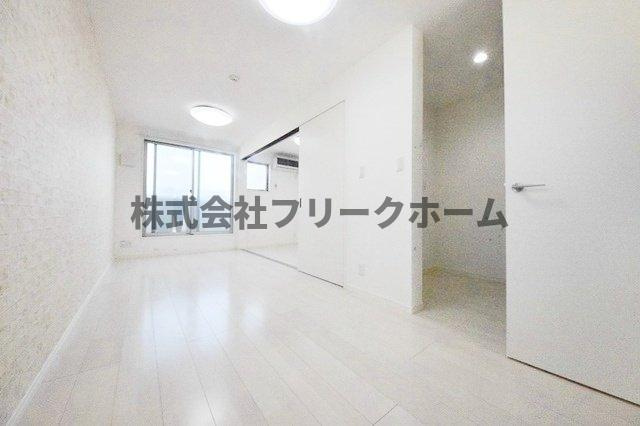 三鷹市下連雀４丁目のアパートの居間・リビング