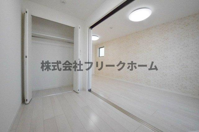 三鷹市下連雀４丁目のアパートの寝室