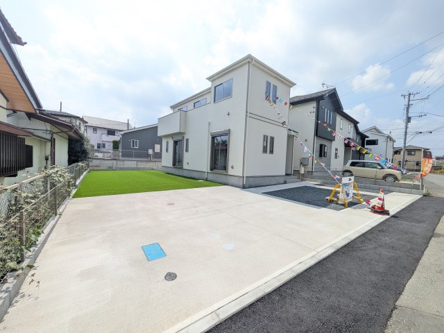 水戸市見川3丁目964番　新築戸建て　A号棟　の前面道路含む現地写真|現地完成済で建物や駐車場、お庭も全てご覧いただけます。。
本日のご見学も可能です♪
お気軽にお電話またはお問い合わせください。