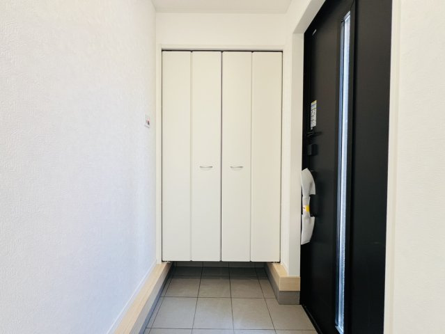 半田市美原町1丁目225番の一部『仲介手数料無料』新築一戸建て・建売の玄関