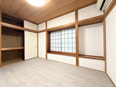 【洋室】 | ◆泉区岡津町　中古戸建◆ | ◆感性を育むプライベートルームはシンプルでスマートな空間。好みの空間で読書をしたり、音楽を聞いたりと一人の時間も充実したものにできます。