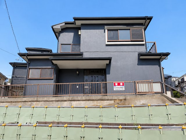 【外観】 | ◆泉区岡津町　中古戸建◆ | ◆一戸建てを中心とした街並みが整然と続き、周辺は高い建物が建っていないので、緑の多い閑静な趣を感じる環境です。街並みや周辺環境も重要なポイントです！！