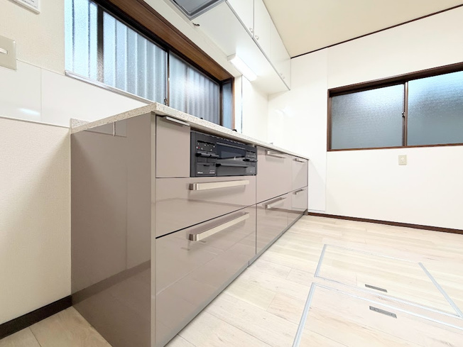 【キッチン】 | ◆泉区岡津町　中古戸建◆ | ◆ご家族みんなで調理ができる位のスペースを実現したキッチン空間となっております。みんなで作った料理を召し上がりながらの会話は、どのような物になるのでしょうか。