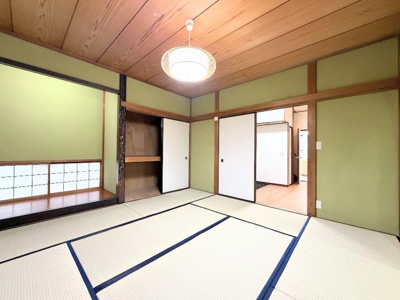 【和室】 | ◆泉区岡津町　中古戸建◆ | ◆柔らかい陽光が差し込む明るいお部屋を演出する設計。彩光の取れる窓が気持ちの良いお部屋を創り上げます。
