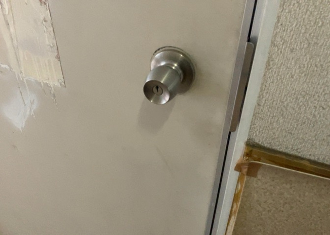 【防犯設備】 | サンアベニューめじろ台 | 室内の防犯設備もチェックしましょう！モニター付きインターホンが設置されているか、防犯シャッターが設備されているか、ベランダに人が上がってきにくい高さかなどチェックしておくと入居後も安心できるでしょう。