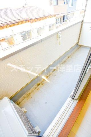 クリエオーレ上住吉のバルコニー
