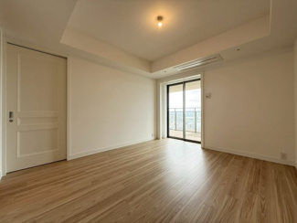 【洋室】 | グラングリーン大阪 THE NORTH RESIDENCE | 【洋室】約10.2帖！ダブルベッドを置いても余裕の残る広さです！