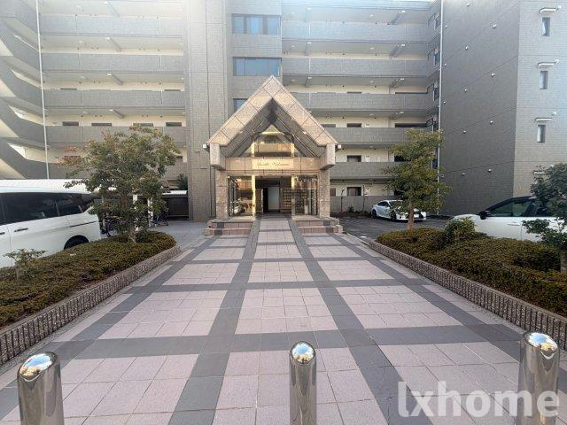 ファミール若園のエントランス