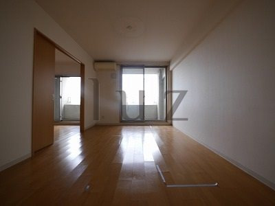 サンハイム鶴見の居間・リビング