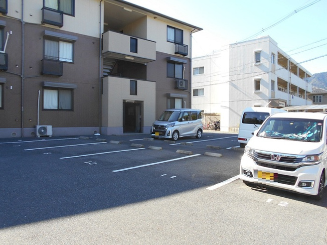 【駐車場】クレージュ中村