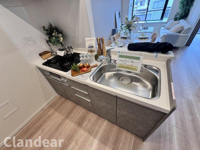 グリーンパーク保木間のキッチン|ドキドキの新生活も、安心してスタート。ぴったりの住まいを見つけませんか？クランディアが一緒に住まい選びをサポートします‼　まずは、お気軽にお問合せください　＃クランディア