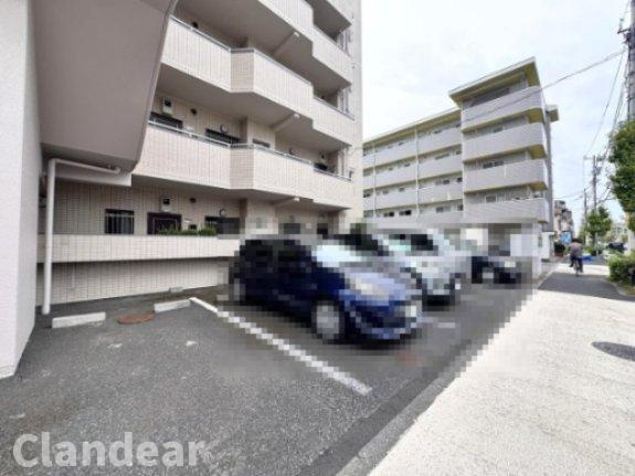 グリーンパーク保木間の駐車場|ドキドキの新生活も、安心してスタート。ぴったりの住まいを見つけませんか？クランディアが一緒に住まい選びをサポートします‼　まずは、お気軽にお問合せください　＃クランディア