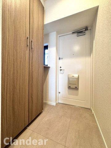 グリーンパーク保木間の玄関|ドキドキの新生活も、安心してスタート。ぴったりの住まいを見つけませんか？クランディアが一緒に住まい選びをサポートします‼　まずは、お気軽にお問合せください　＃クランディア