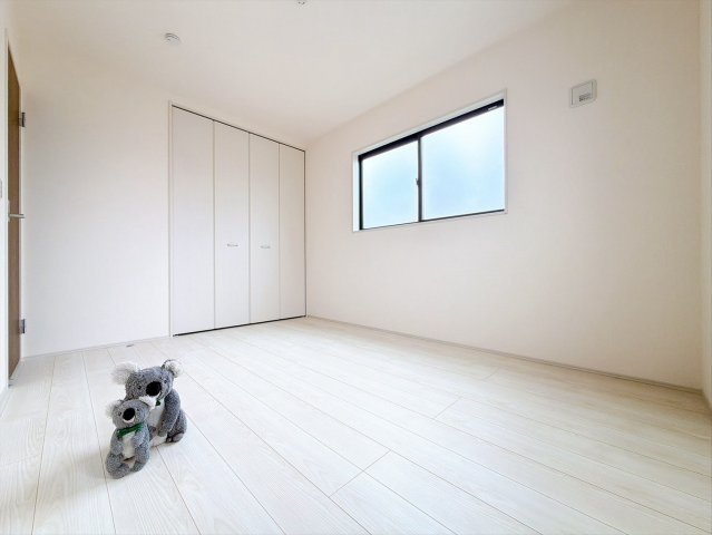 【洋室】 | 高崎市中豊岡町　新築住宅 | 「どんな家具を置こうかな」とワクワクする。好みのこだわりのお部屋にしてじぶんだけの部屋でゆったりと寛げます。