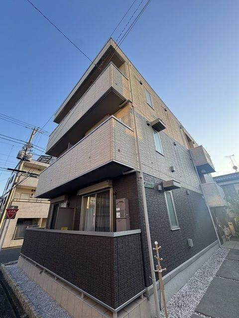 クリエストの外観