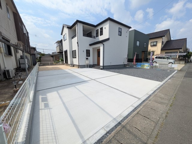水戸市堀町23　新築戸建の前面道路含む現地写真|現地案内会開催中です！ 平日のご見学も可能です。 お気軽にお問い合わせください♪ 【リアライズ不動産】 0297-86-8370まで♪