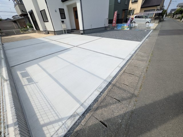 水戸市堀町23　新築戸建の駐車場|駐車は4台可能です♪