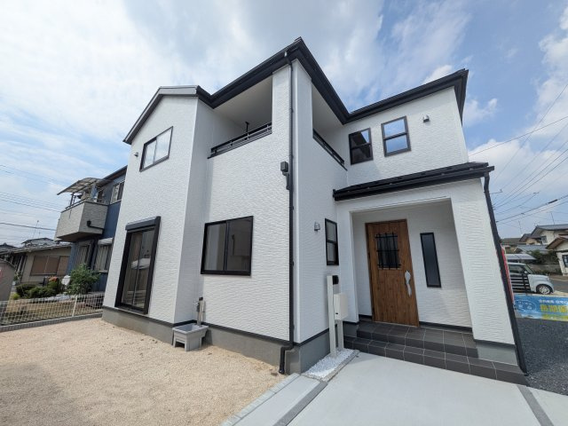 水戸市堀町23　新築戸建の外観|【月々5万円台〜】
写真だけでは伝わらない快適さを、ぜひ現地で体感しませんか？
即日見学可能です！平日のご案内も可能です♪
お気軽にお問合せください！
