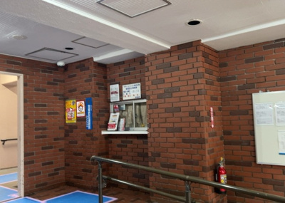 【受付】 | チサンマンション鹿沼台 | 受付はマンションコンシェルジュがいる場合もあれば、管理人が滞在する小部屋を総称して呼ぶことがあります。主にエントランスに設置されていることから、防犯面でも期待ができます。防犯設備がない場合はより安心！