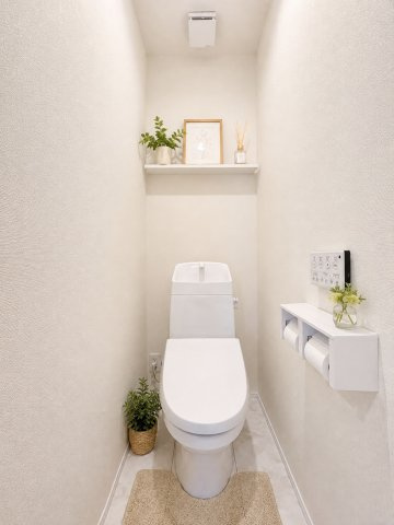 葛飾区南水元４丁目　新築分譲住宅　全６棟のトイレ|ウォシュレット付の高性能トイレは、１・２階に完備してあり、清潔でお手入れもラクラク♪※インテリアはイメージです