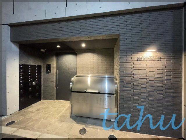 杉並区西荻南２丁目の賃貸マンションのエントランス