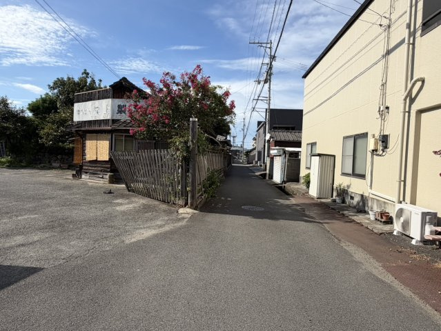西条市大町793　売土地の前面道路含む現地写真