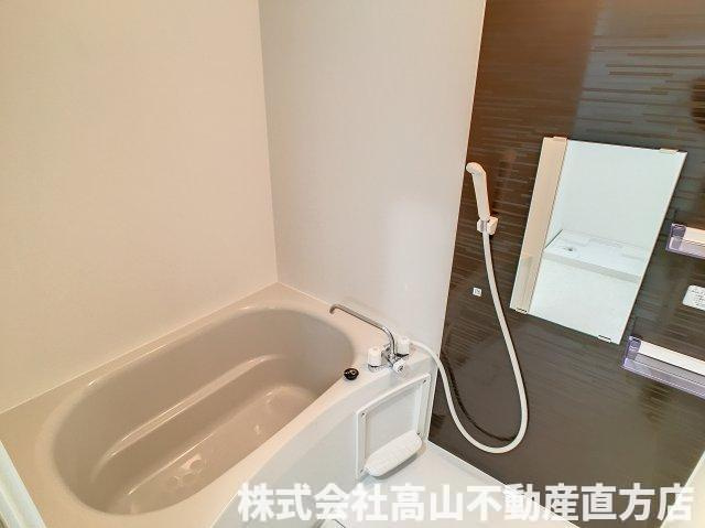 直方市大字下新入の賃貸マンションの浴室