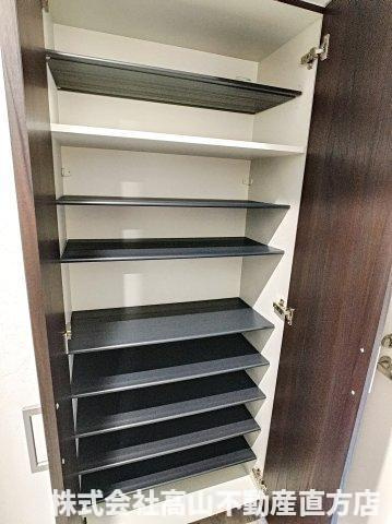 直方市大字下新入の賃貸マンションの収納
