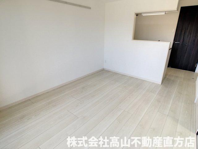 直方市大字下新入の賃貸マンションの居間・リビング