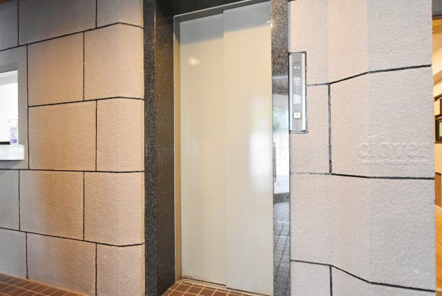 【設備】 | コーポ小石川 | 無いと困ってしまう設備の筆頭がエレベーター。定期的なメンテナンスが必要な大型機械です。よく整備されていることをご確認ください。～即日のご見学可能～　お問合せはお気軽にどうぞ。