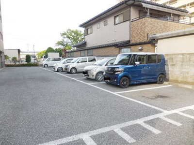 【駐車場】 | モア・エレガント | 駐車場
