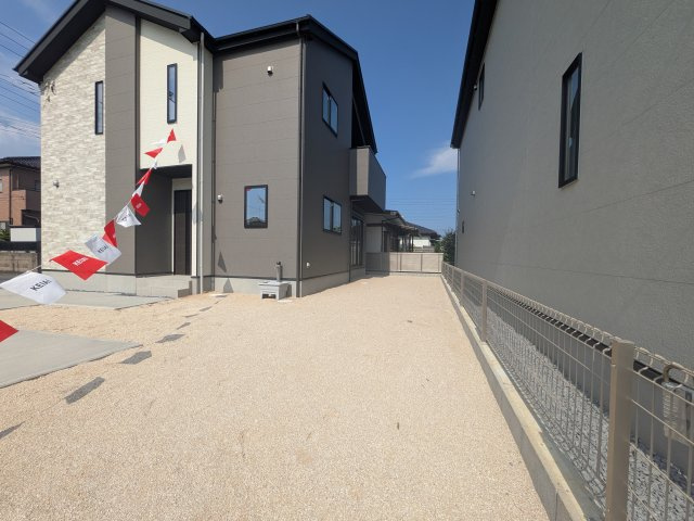 水戸市酒門町16期　新築戸建　1号棟の庭|リビングに明るい光を届ける広々とした南庭。
お子様の遊び場やペットのスペースとしても最適です。
室内外で心地よい暮らしが叶います。