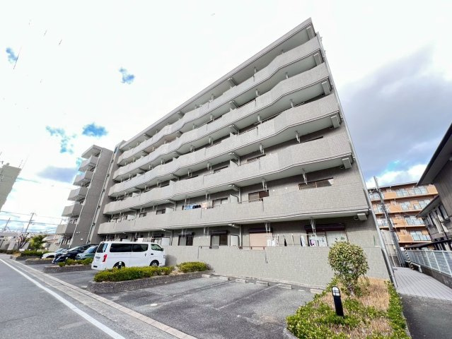 ファミール若園の外観