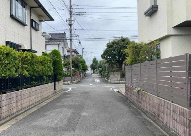 【展望】 | 桜や紅葉の名所に出かける人は多いと思いますが、家にいながら季節の移ろいを感じる生活を送りませんか？リビングや窓から見える景色が生活を彩るワンポイントに！現地から見える景色を堪能してみては如何でしょう。