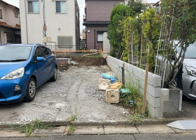 【駐車場】 | 駐車場と明記されていても、最小スペースでつくられた駐車場だと大型車は駐車できなかったり、出入りしにくくなったりする可能性があります。お車のサイズと購入したい物件の駐車場のサイズを現地で確認しましょう。