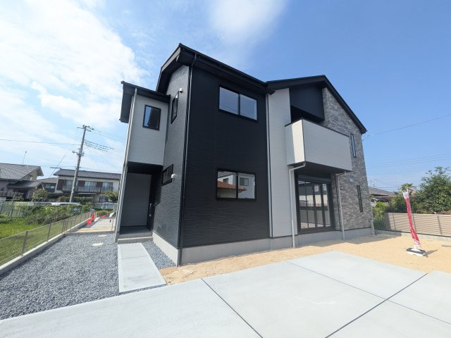 水戸市酒門町16期　新築戸建　2号棟の外観|【月々6万円台〜】
写真だけでは伝わらない快適さを、ぜひ現地で体感しませんか？
即日見学可能です！平日のご案内も可能です♪
お気軽にお問合せください！
