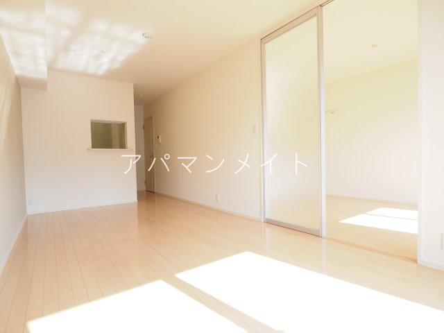 【居間・リビング】 | プロミネンス東戸塚～仲介手数料半月分～ | 仲介手数料半月分！　『アパマンメイト』