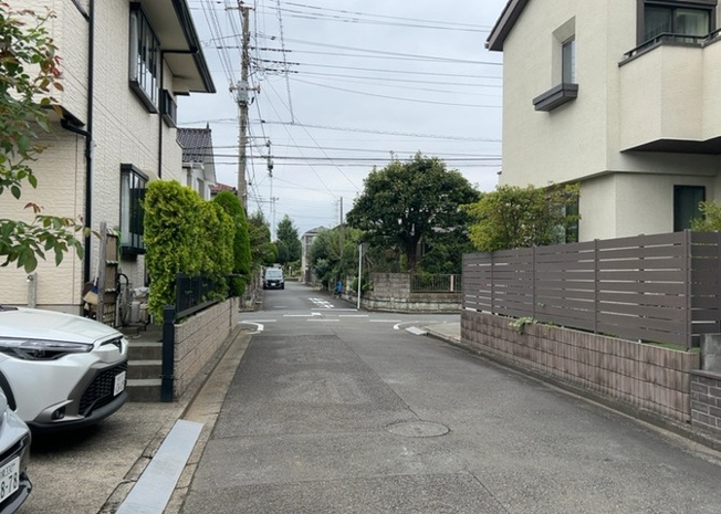 【展望】 | 桜や紅葉の名所に出かける人は多いと思いますが、家にいながら季節の移ろいを感じる生活を送りませんか？リビングや窓から見える景色が生活を彩るワンポイントに！現地から見える景色を堪能してみては如何でしょう。
