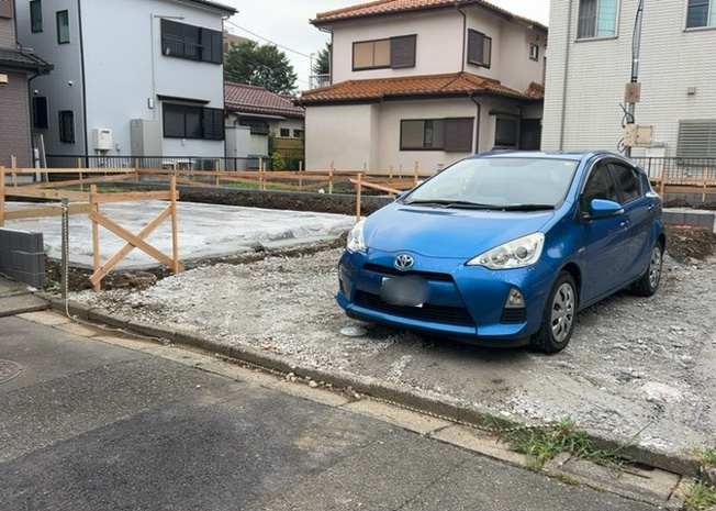 【駐車場】 | 駐車場と明記されていても、最小スペースでつくられた駐車場だと大型車は駐車できなかったり、出入りしにくくなったりする可能性があります。お車のサイズと購入したい物件の駐車場のサイズを現地で確認しましょう。