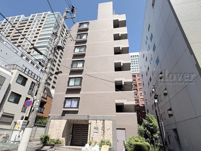 【外観】 | 菱和パレス三田慶大前 | 手入れの行き届いた外壁やエントランスなど、「見ればわかる」レベルで清潔感を保ったマンションです。築年数を感じさせない姿で皆様をお出迎えします。～即日のご見学可能～　お問合せはお気軽にどうぞ。