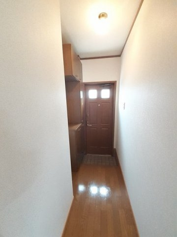 サニーコート六田２の玄関