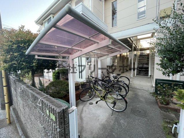 武蔵野市境南町２丁目のアパートの駐車場