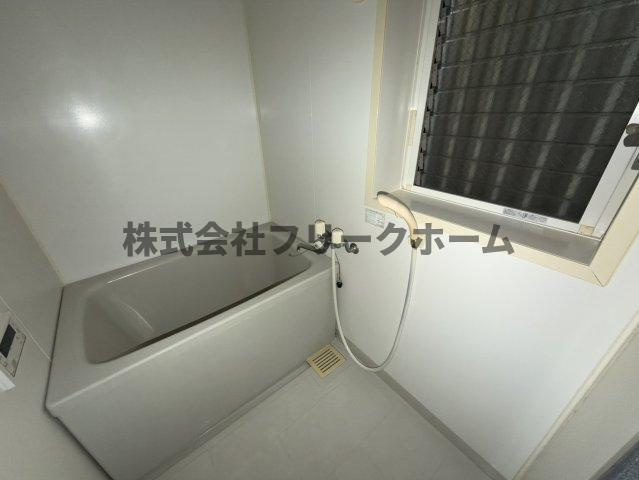武蔵野市境南町２丁目のアパートの浴室