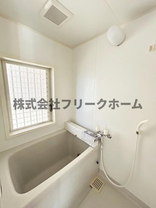 武蔵野市境南町２丁目のアパートの浴室